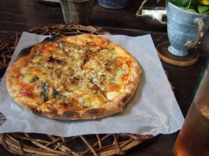 木空人（もっからにん）のピザ